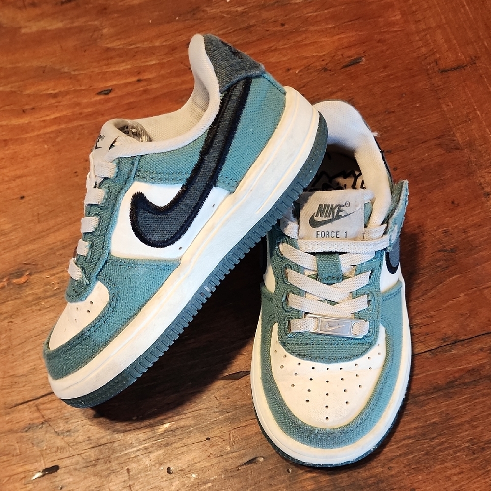 Nike Air Force 1 - Teal and White
